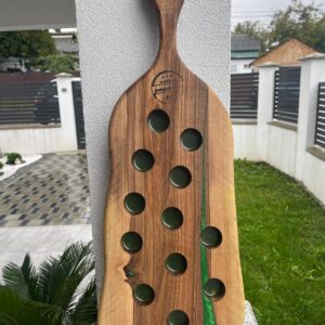 Platou din lemn de nuc cu rășină verde – 12 găuri
