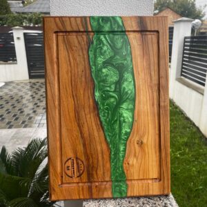 Platou de servire din lemn de cireș cu rășină verde – 50x35 cm