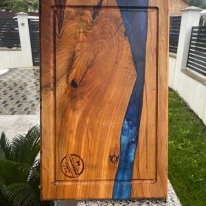 Platou de servire din lemn de cireș cu rășină albastră mixată – 50x35 cm