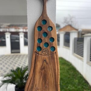 Platou artizanal din lemn de nuc & răşină epoxidică – Handmade România