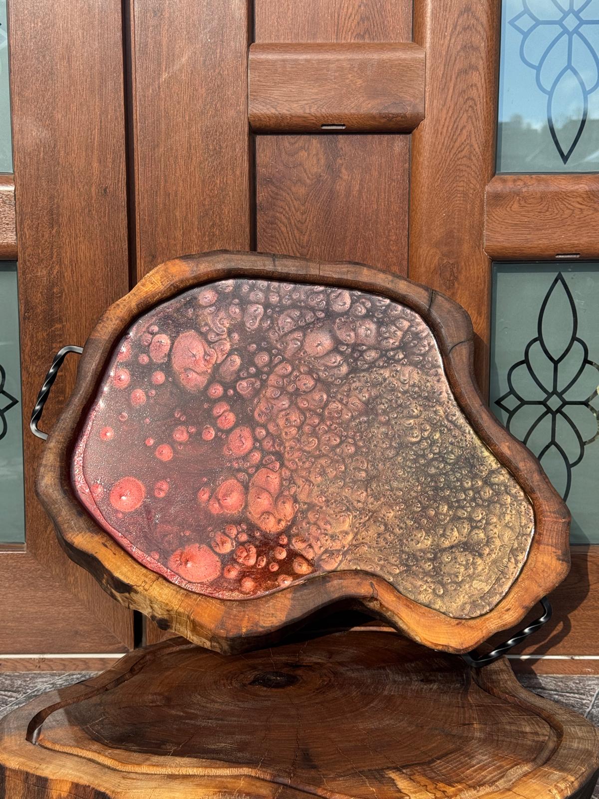 Tocător și platou rondea de nuc cu rășină și mânere din fier forjat