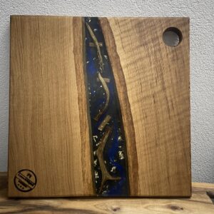Tocător Vânătoare din Stejar cu Rășină Epoxidică și Coarne de Căprioară – Handmade