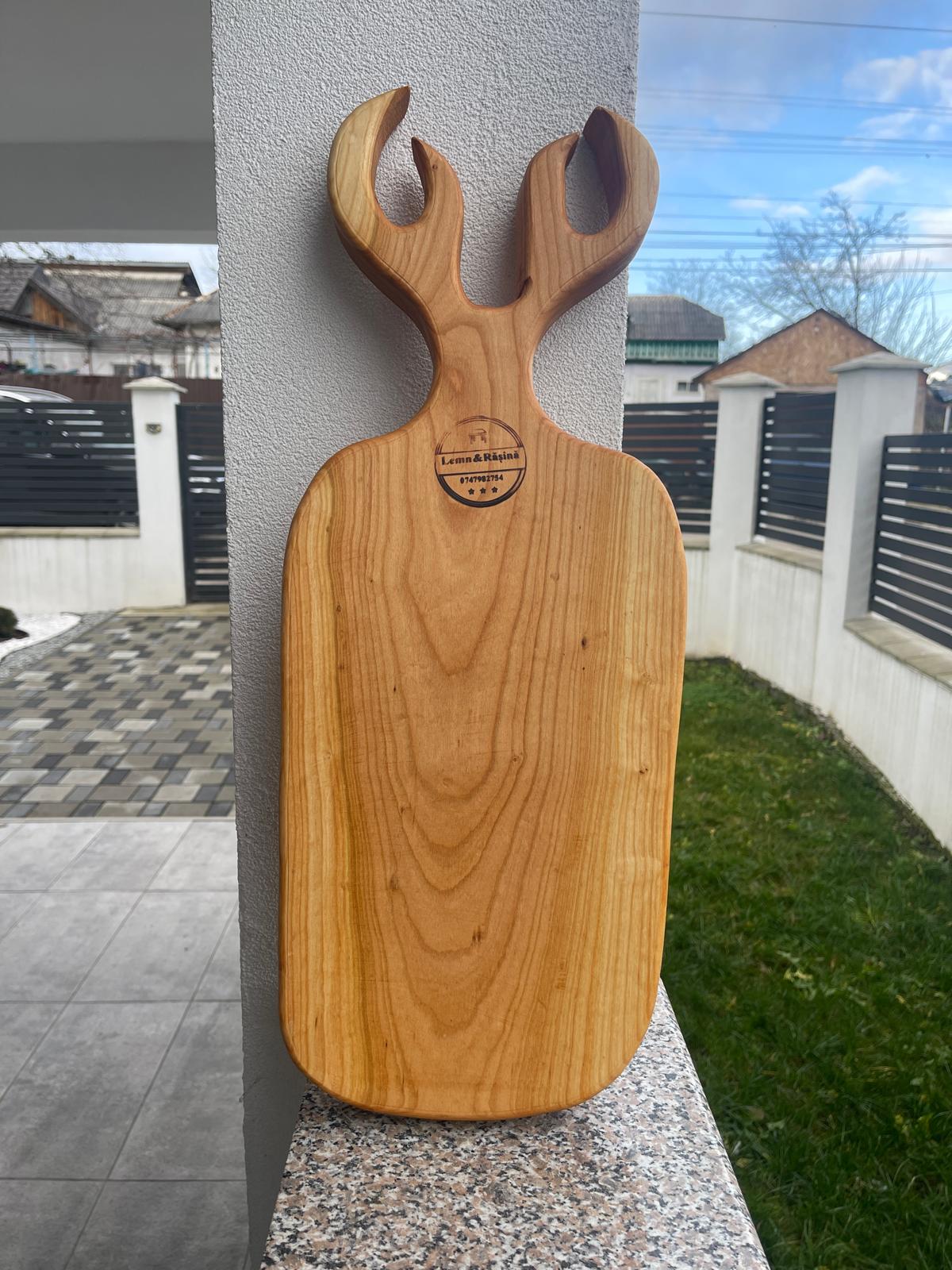 Tocator din lemn de cireș 60×23×4 cm – Design decorativ lucrat manual