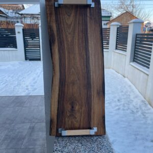 Platou din lemn de nuc cu mânere – 60 × 23 × 3,5 cm