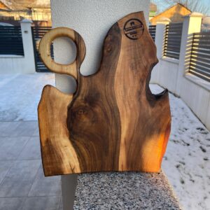 Tocător rustic din lemn de nuc