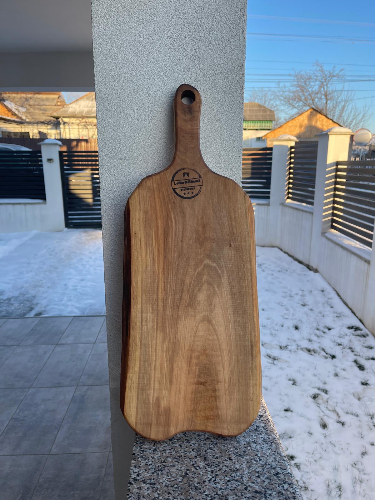 Tocător rustic din lemn de nuc cu formă naturală - imagine 3