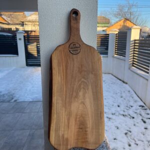 Tocător rustic din lemn de nuc cu formă naturală