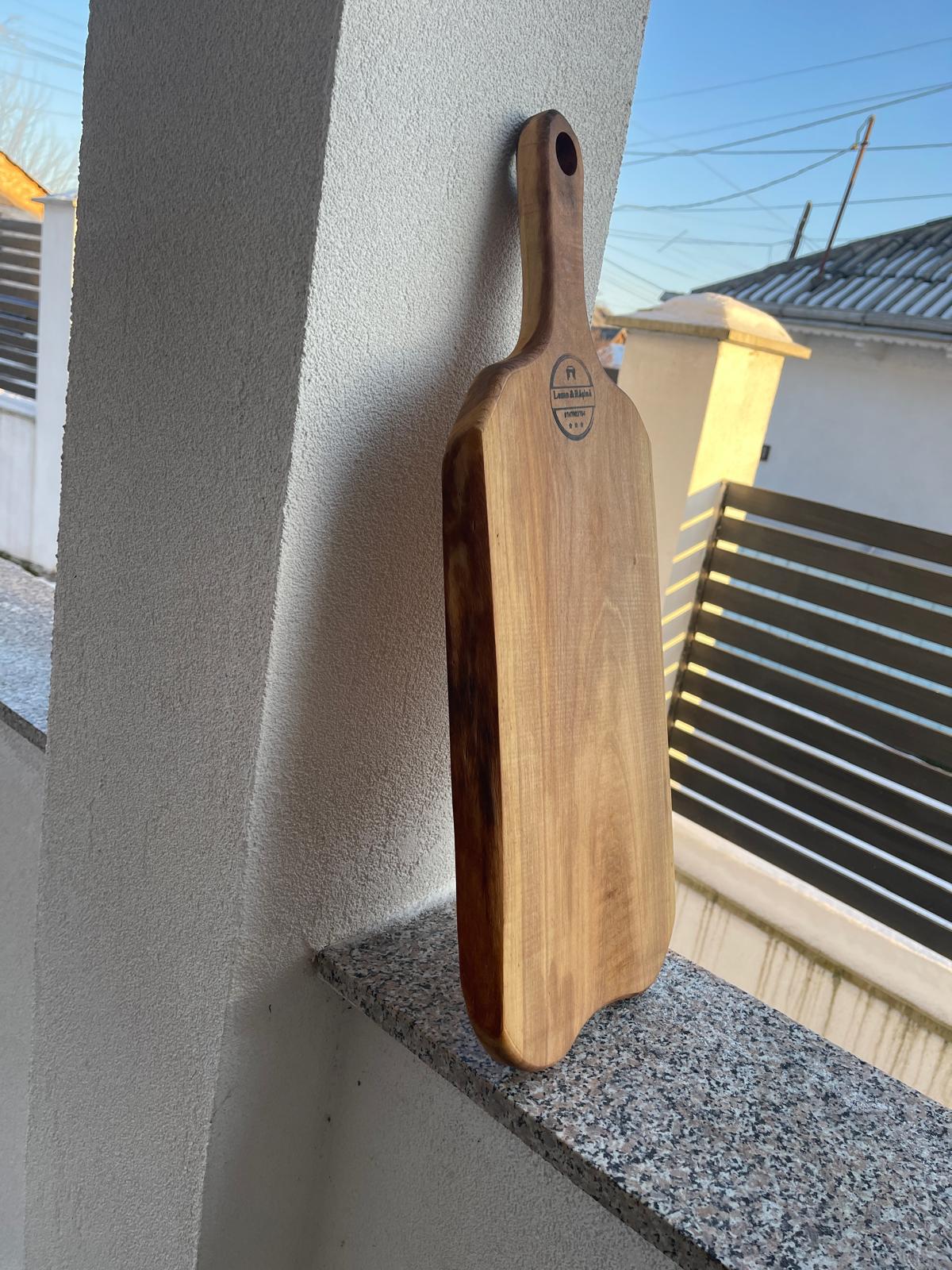 Tocător rustic din lemn de nuc cu formă naturală - imagine 4