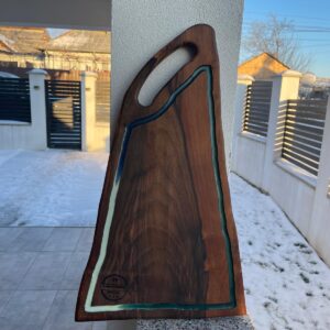 Platou din lemn de nuc cu rășină tricolor