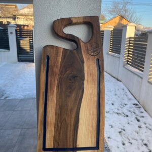 Tocător din nuc cu rășină albastră și scurgător