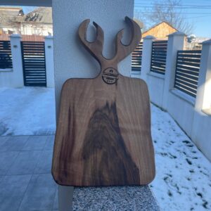 Tocător din lemn de nuc masiv cu coarne de căprioară – design rustic, 50x30x3 cm