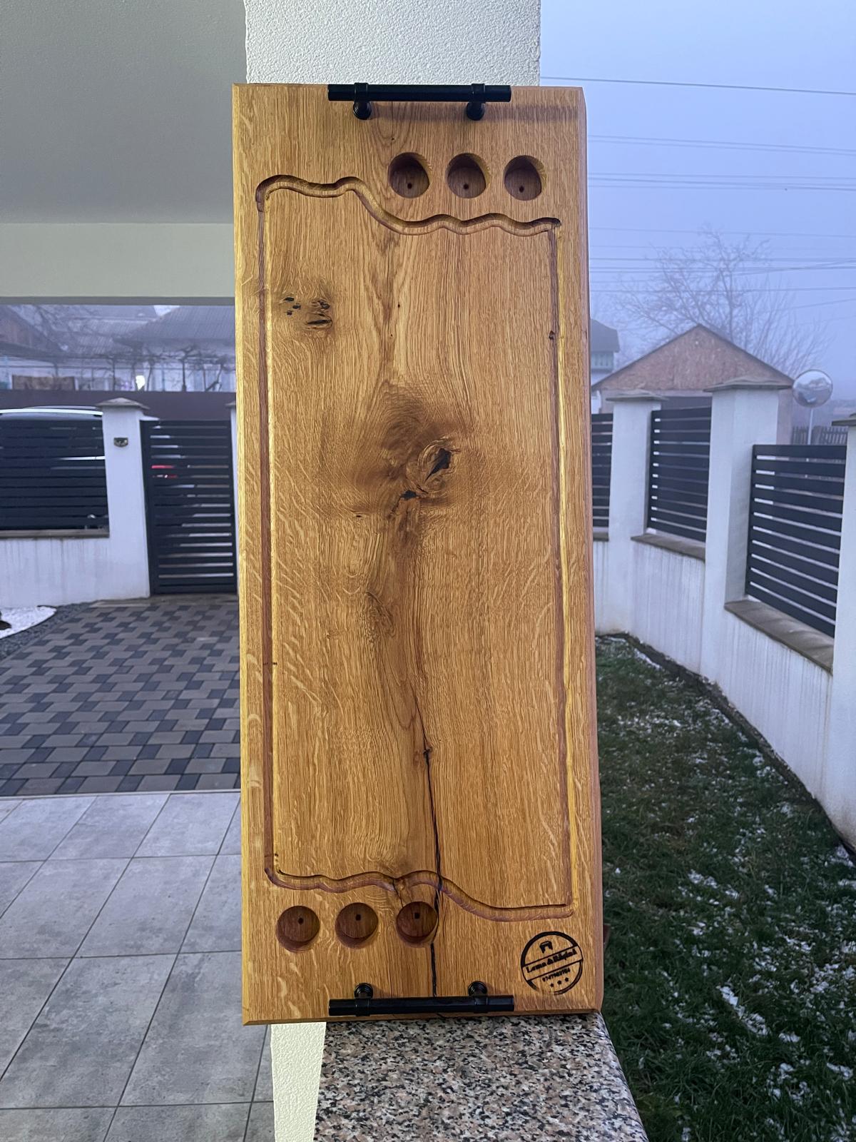 Platou din lemn de stejar cu rășină epoxidică neagră și 6 găuri pentru shoturi – 80×30×4 cm - imagine 2