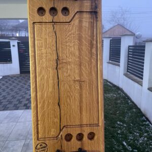 Platou din lemn de stejar cu rășină epoxidică neagră și 6 găuri pentru shoturi – 71×32×4 cm