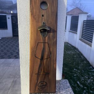 Desfăcător de bere montat pe lemn de nuc – 50×14 cm