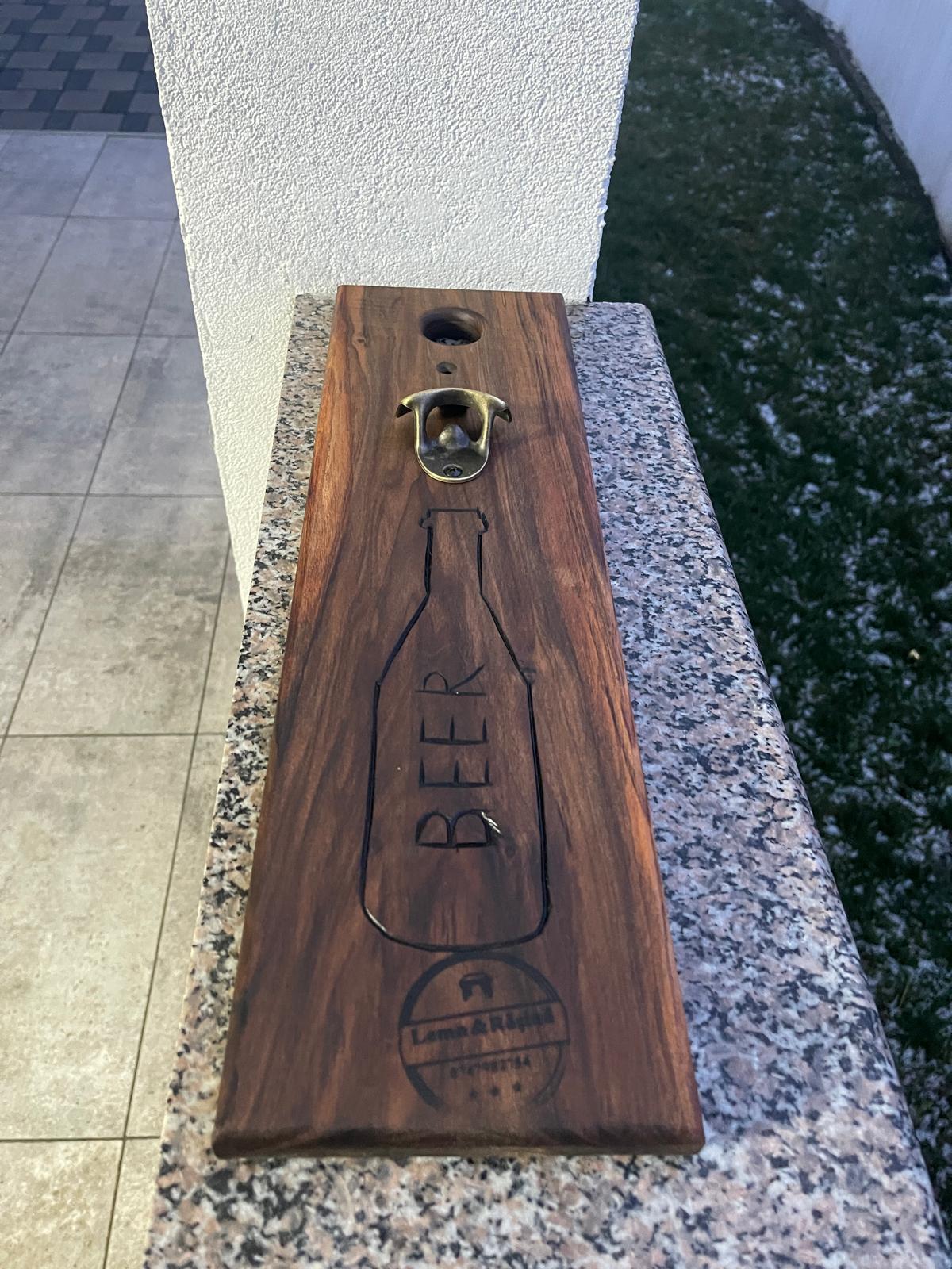 Desfăcător de bere montat pe lemn de nuc – 50×14 cm - imagine 3