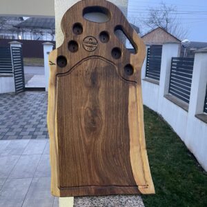 Tocător din lemn de nuc masiv cu 6 găuri pentru shot-uri, două fețe, 67x33x4,5 cm – Lemn & Rășină