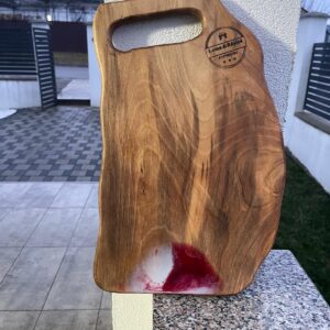 Tocător din lemn de nuc masiv cu rășină epoxidică alb și roșu, 40x25x2 cm – Lemn & Rășină