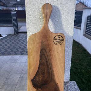 Tocător din lemn de nuc masiv cu inserții de rășină epoxidică alb și roșu, 50x20x2 cm – Lemn & Rășină