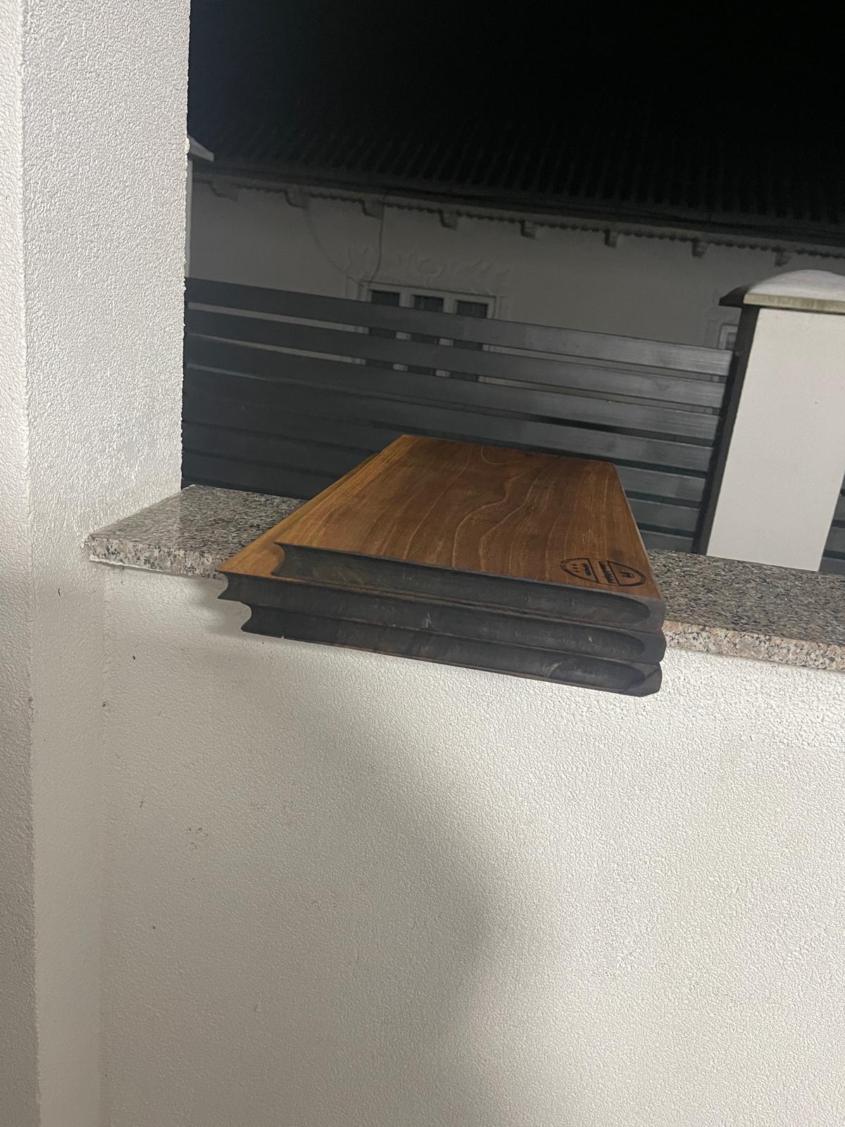 Set 3 tocătoare din lemn de nuc masiv în formă de carte, 50x28 cm – Lemn & Rășină - imagine 4