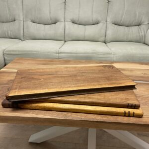 Set 3 tocătoare din lemn de nuc masiv în formă de carte, 50x28 cm – Lemn & Rășină