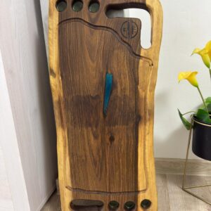 Tocător din lemn de nuc cu rășină epoxidică turcoaz, 6 găuri pentru shoturi și canal de scurgere 75x35x4 cm