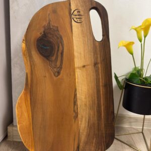 Tocător din lemn de nuc și cireș cu rășină epoxidică turcoaz 62x36x2 cm