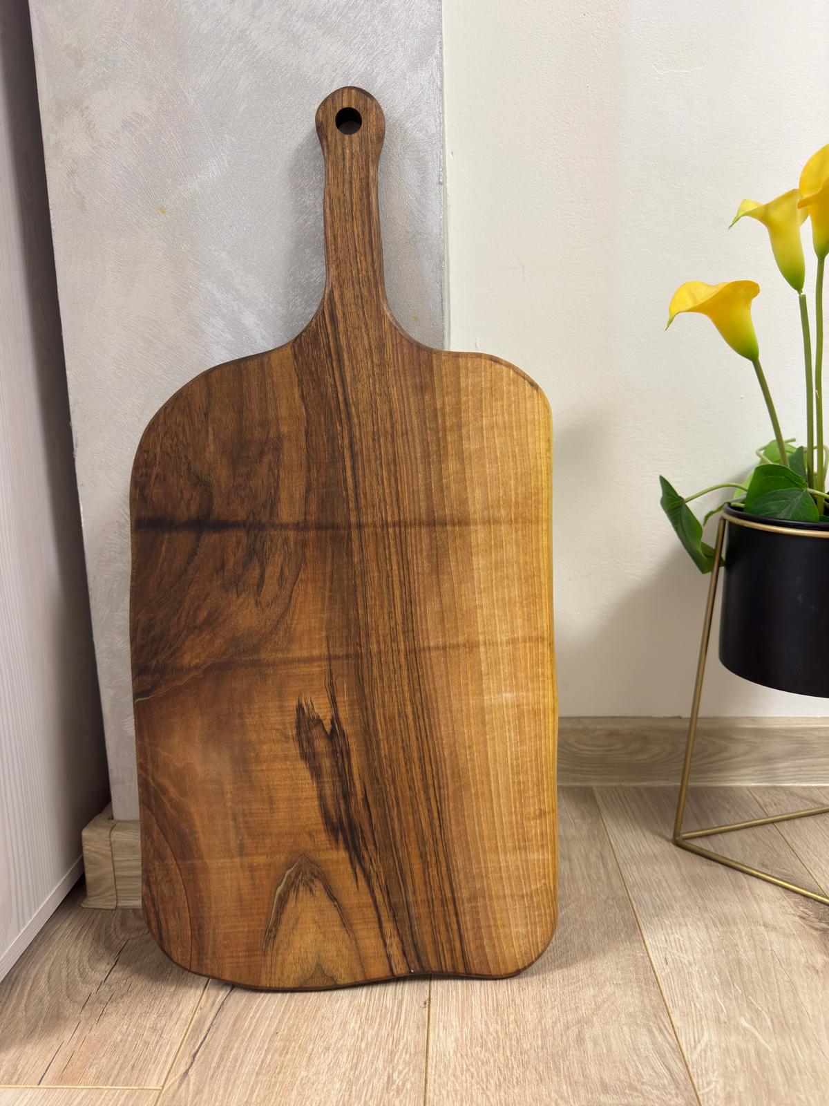 Tocător din lemn de nuc cu rășină epoxidică verde 62x29x2 cm - imagine 3