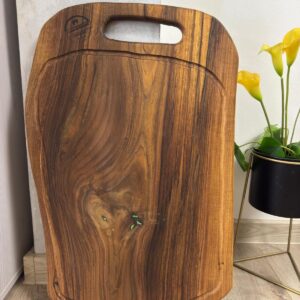 Tocător din lemn de nuc cu rășină epoxidică verde 62x40x2 cm