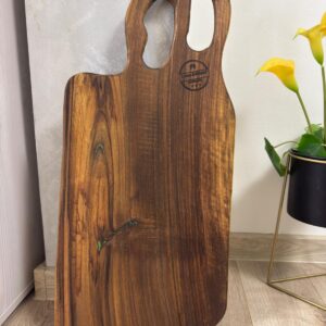 Tocător din lemn de nuc cu rășină epoxidică verde 61x30x2 cm