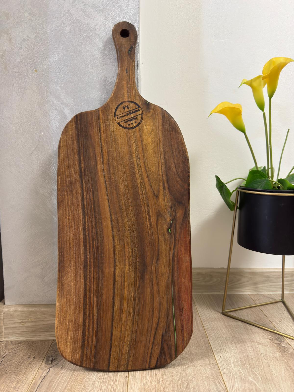 Tocător din lemn masiv de nuc 63x24x2 cm