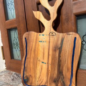 Tocător din lemn de nuc și rășină epoxidică – 68x40x2 cm – Model Artizanal Premium