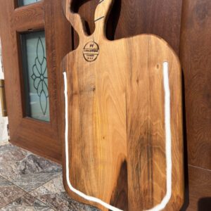 Tocător din lemn de nuc și rășină epoxidică – 60x34x2 cm – Platou premium