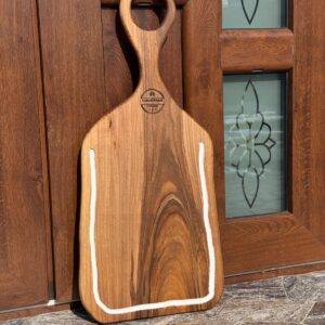 Tocător din lemn de nuc și rășină epoxidică – 70x30x2 cm – Platou premium