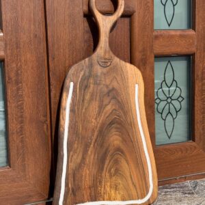 Tocător din lemn de nuc și rășină epoxidică – 74x33x2 cm – Platou premium