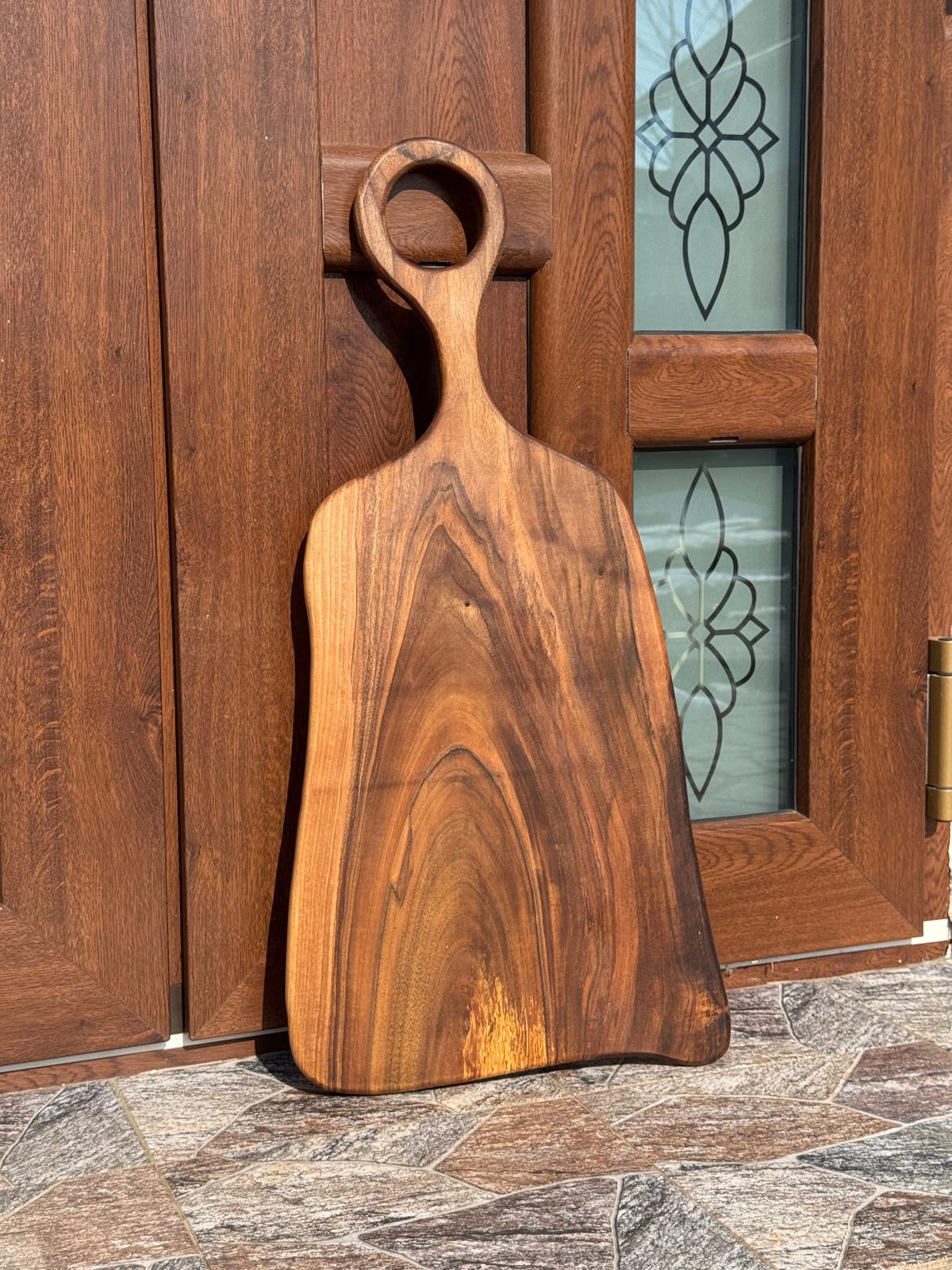 Tocător din lemn de nuc și rășină epoxidică – 74x33x2 cm – Platou premium - imagine 3