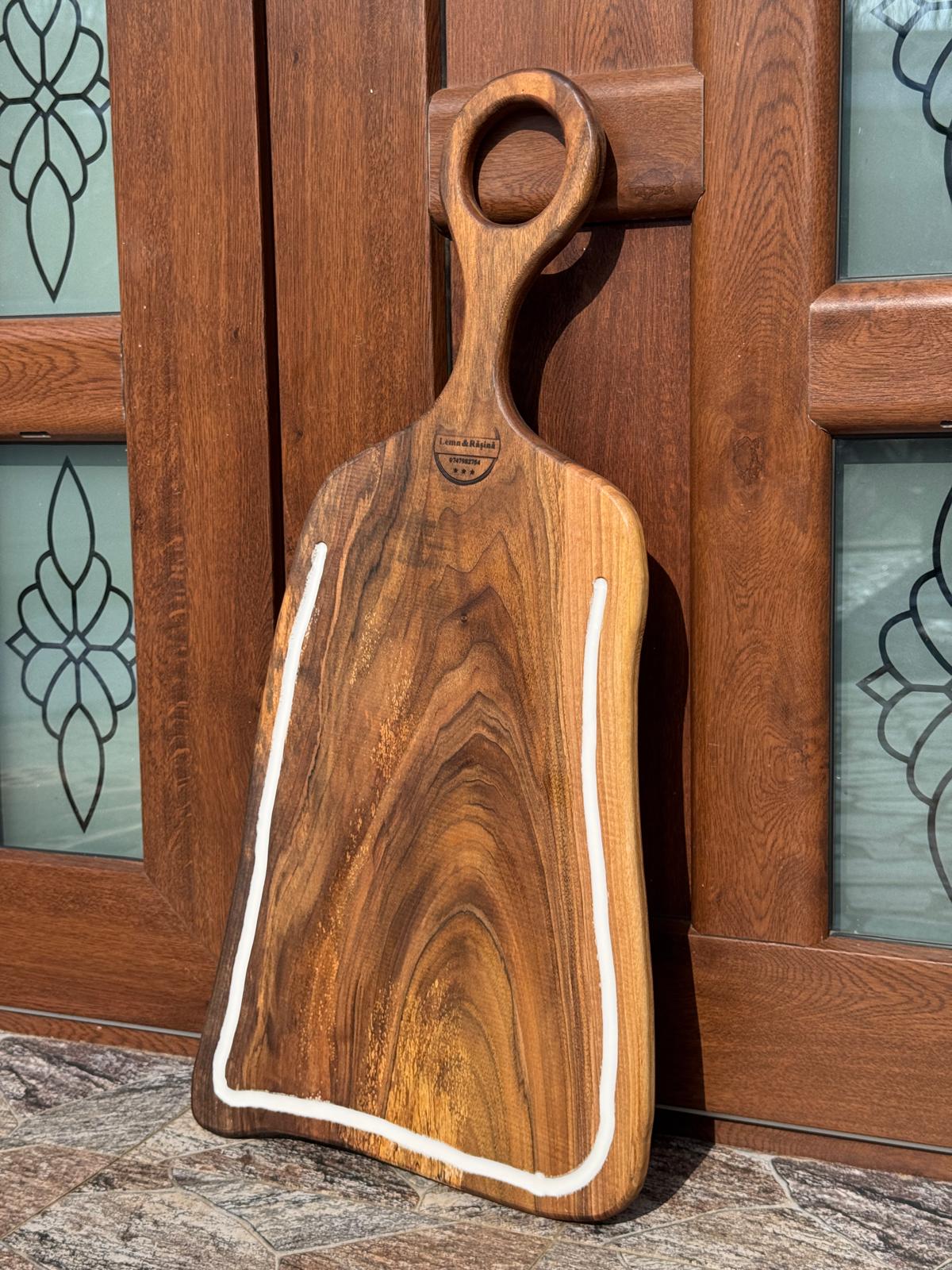 Tocător din lemn de nuc și rășină epoxidică – 74x33x2 cm – Platou premium - imagine 4