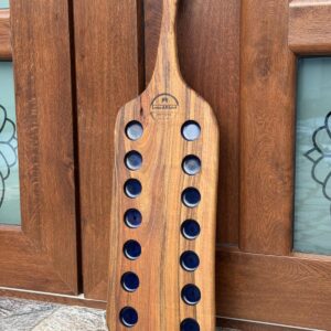 Tavă pentru shot-uri din lemn de nuc – 14 gauri – 67x19x2 cm