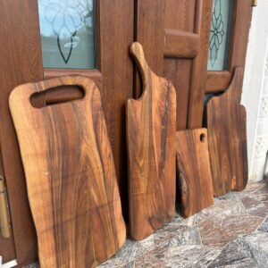 Set 4 tocătoare din lemn de nuc și rășină epoxidică – cu defecte (conform pozelor)
