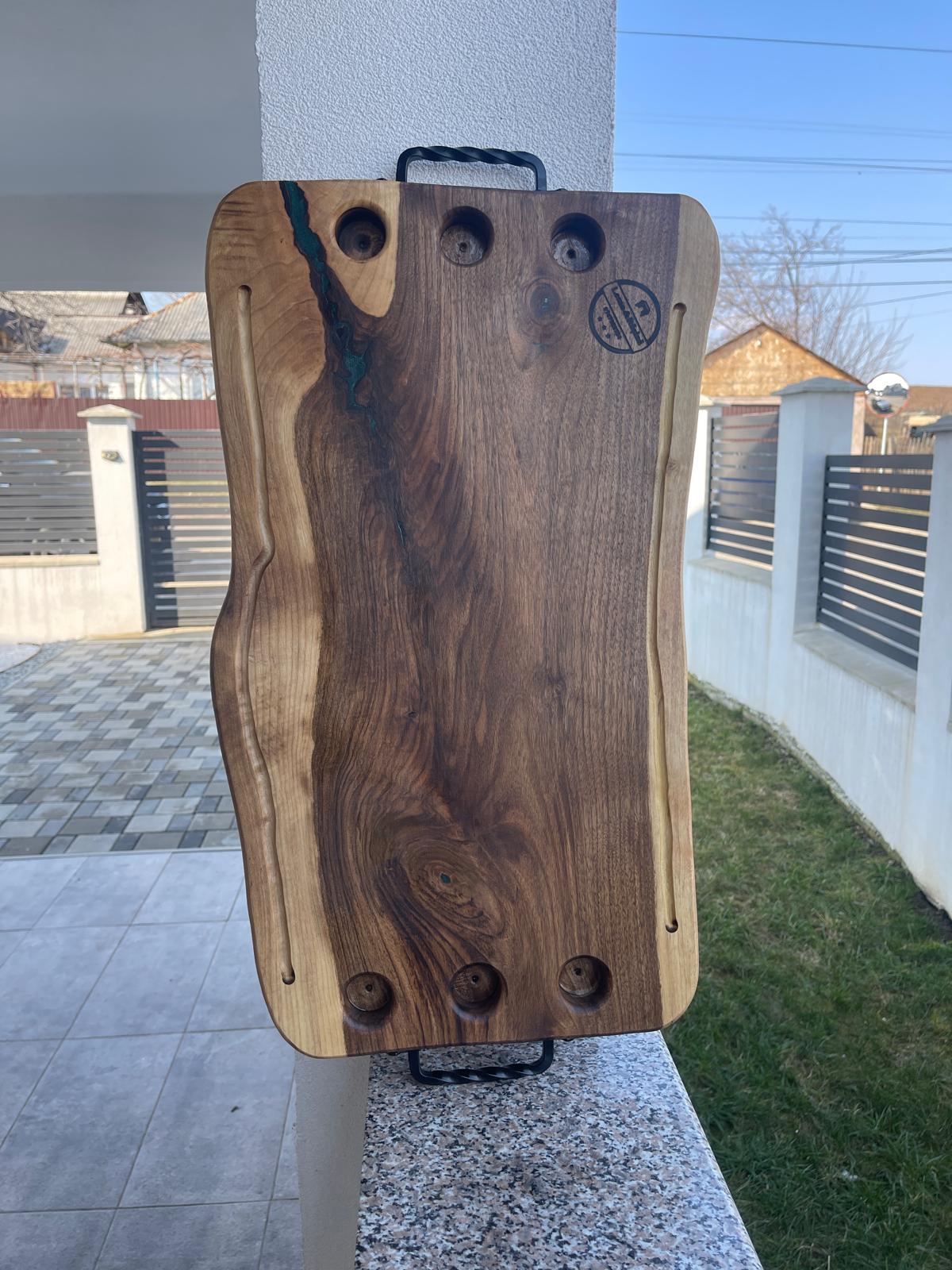 Platou din nuc cu 6 shot-uri + CADOU Tocător Harta României – 70x35 cm - imagine 2