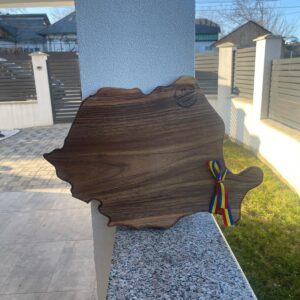 Platou din Lemn Masiv de Nuc – Forma României – Tocător / Platou Servire – 50x35 cm