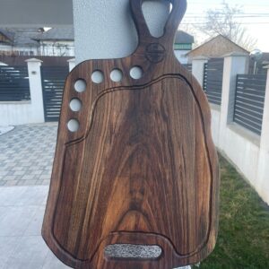 Platou din Lemn Masiv de Nuc – Suport 6 Shot-uri & Canal de Scurgere – Platou Servire – 70x43 cm