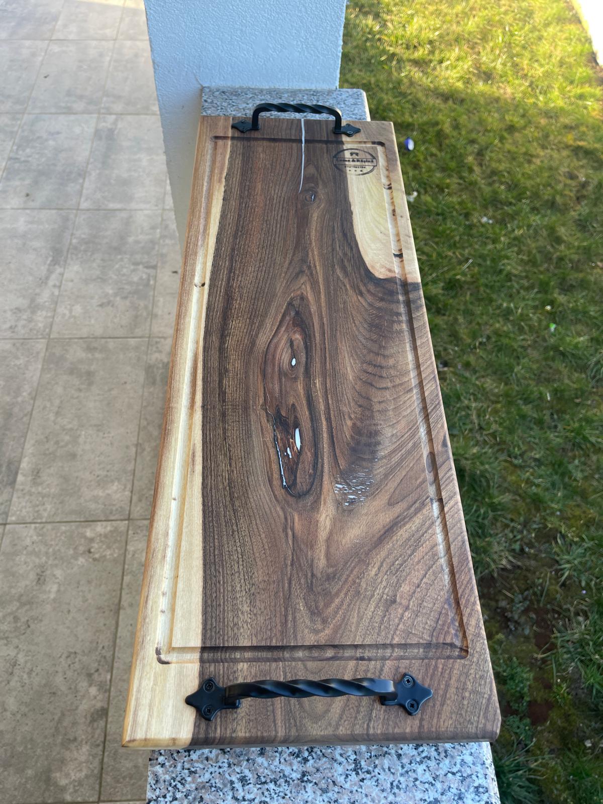 Platou Premium din Lemn de Nuc cu Rășină Albă și Mânere din Fier Forjat – 70x25 cm - imagine 3