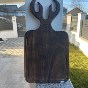 Tocător / Platou din Lemn de Nuc cu Rășină Albă – Design Coarne de Cerb – 55x30 cm