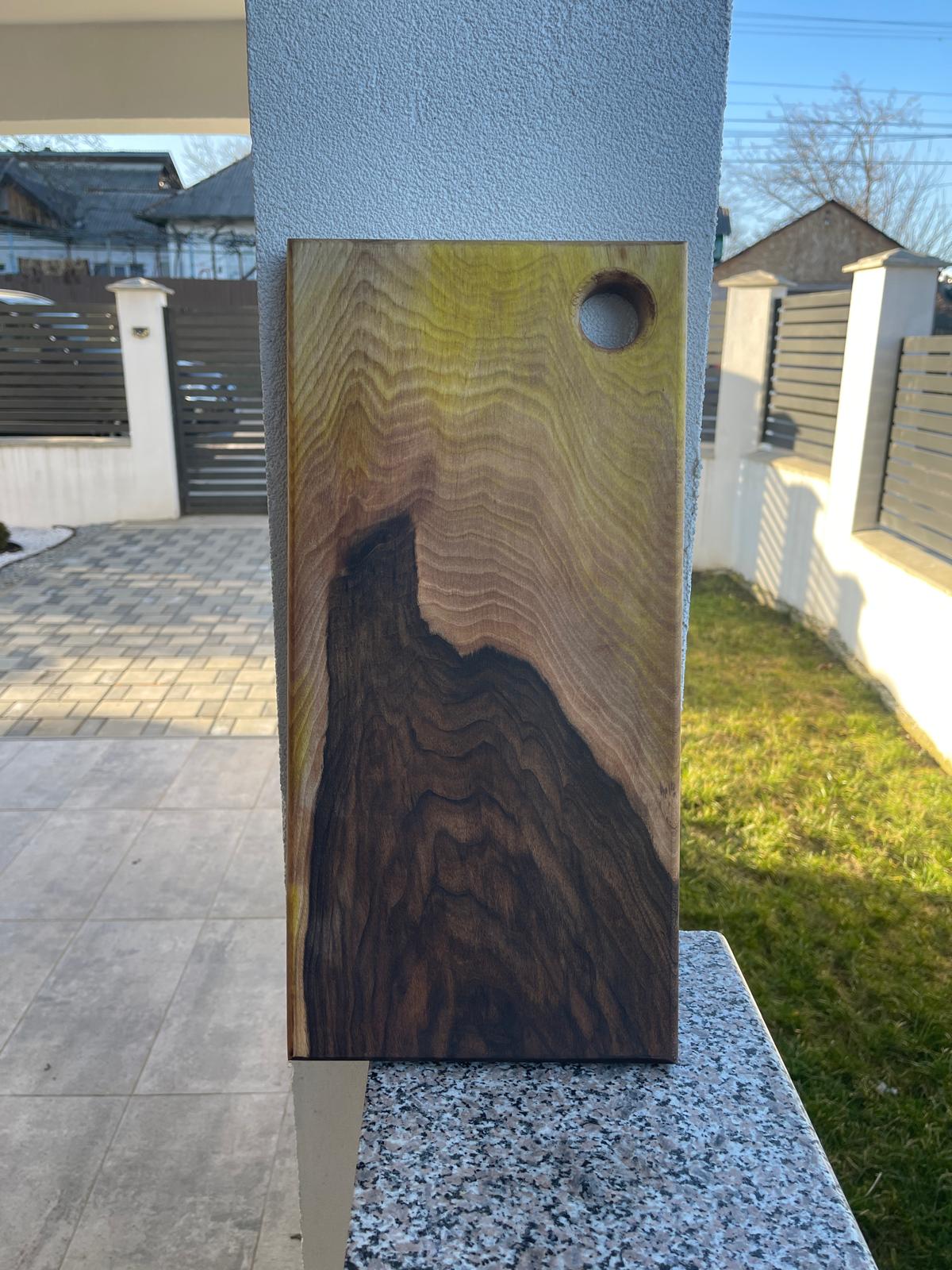 Tocător din Lemn de Nuc cu Rășină Albă – Platou de Servire Handmade – 45x22 cm - imagine 2