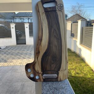 Platou pentru Shot-uri din Lemn de Nuc – 3 Pahare – Canal de Scurgere – 70x23 cm