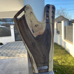 Platou pentru Shot-uri din Lemn de Nuc – 6 Pahare – Canal de Scurgere – 82x25 cm