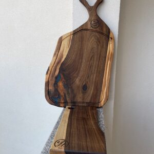 Tocător / Platou Premium din Lemn de Nuc cu Rășină Albastră – Handmade – 70x40 cm CADOU Tocator micut