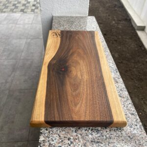 Tocător / Platou din Lemn de Nuc – Design Natural Minimalist – Handmade – 45x22 cm