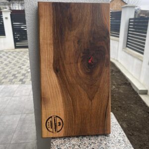 Tocător / Platou din Lemn de Nuc Masiv – Design Natural Premium – Handmade – 40x22x3 cm