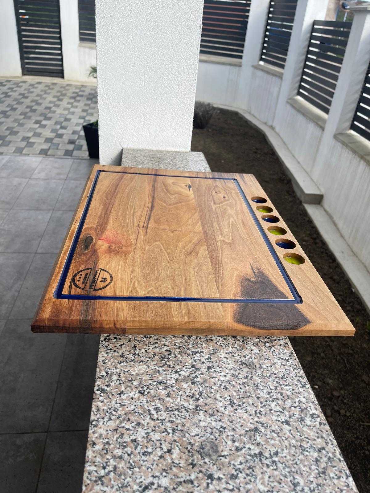 Platou Elegant din Lemn Masiv de Nuc cu Suport Pahare – 55x40x2,5 cm - imagine 6